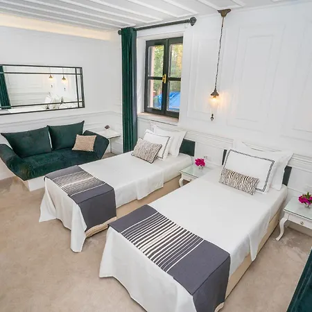 فندق Siyah Lale Cunda 1841 (adults Only) 2*